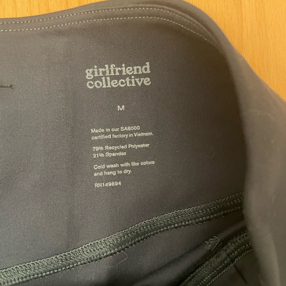 Girlfriend Collective 3/4 Navy Leggings - Picture 3 of 3